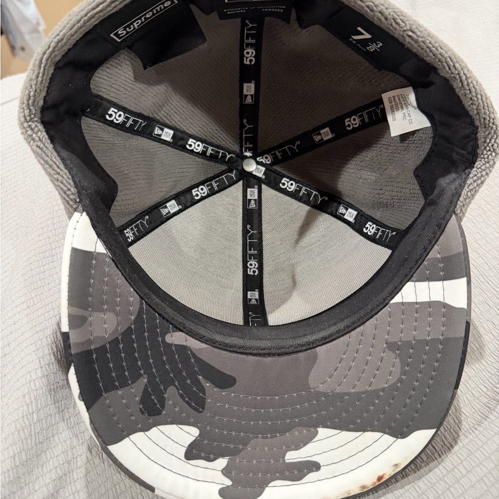 Supreme FW20 Snow Camo Black White and Gray Camouflage WINDSTOPPER New Era Hat - Picture 6 of 8